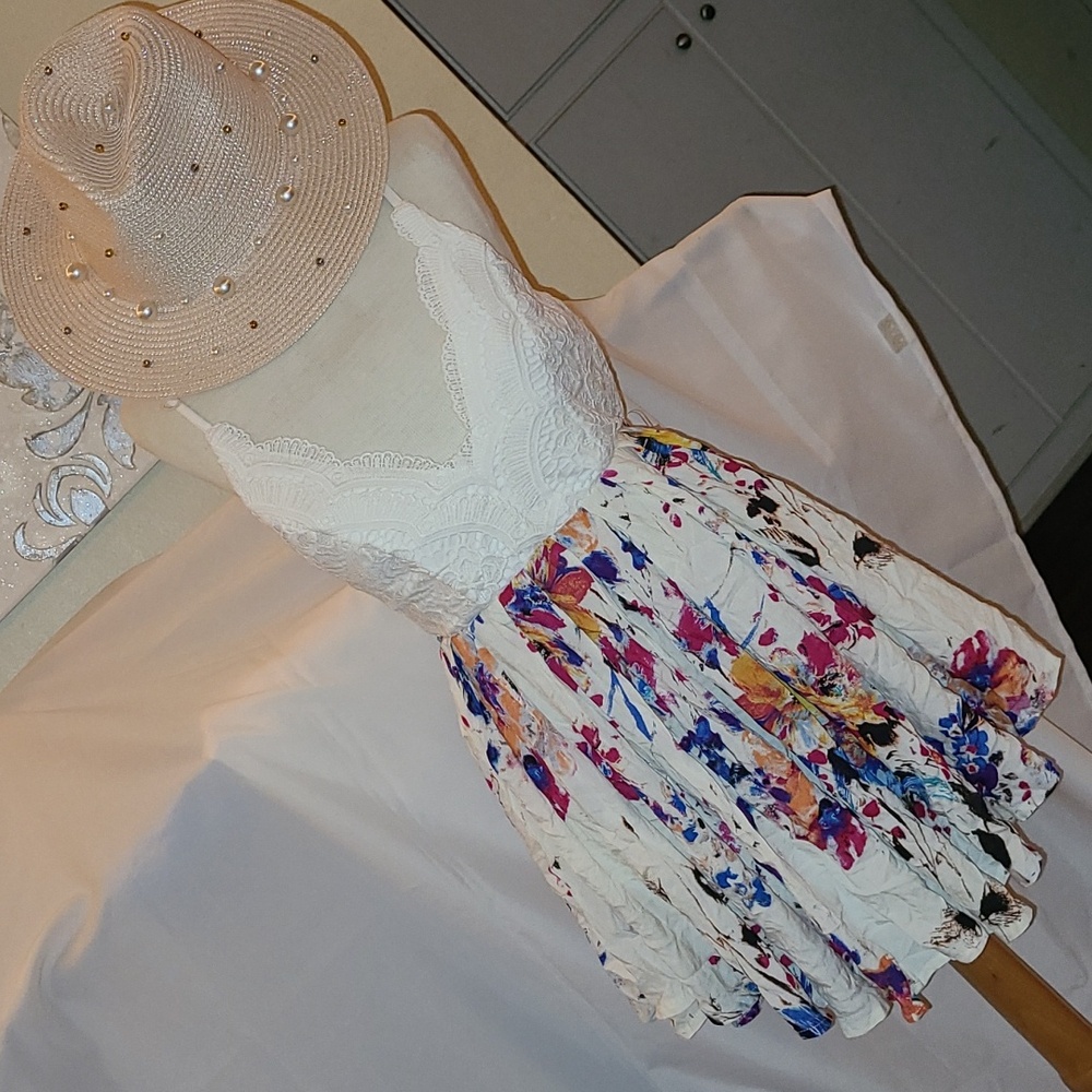 Solaris stile dress/ size M/ color white & Floral